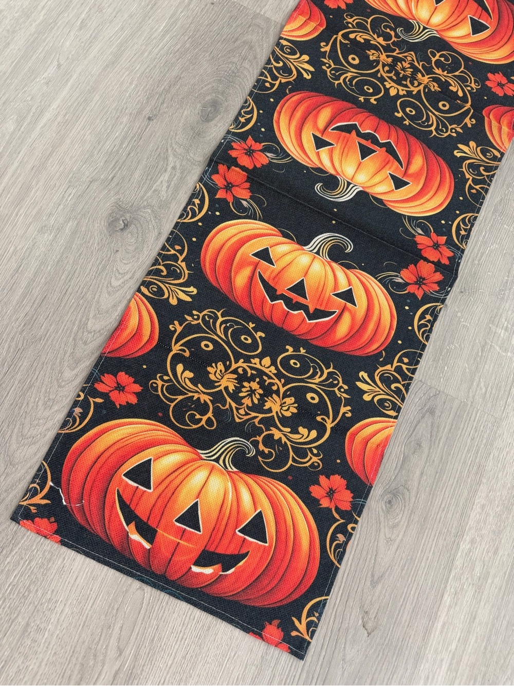 HALLOWEEN WOVEN TABLE RUNNER - Picture 9 of 9